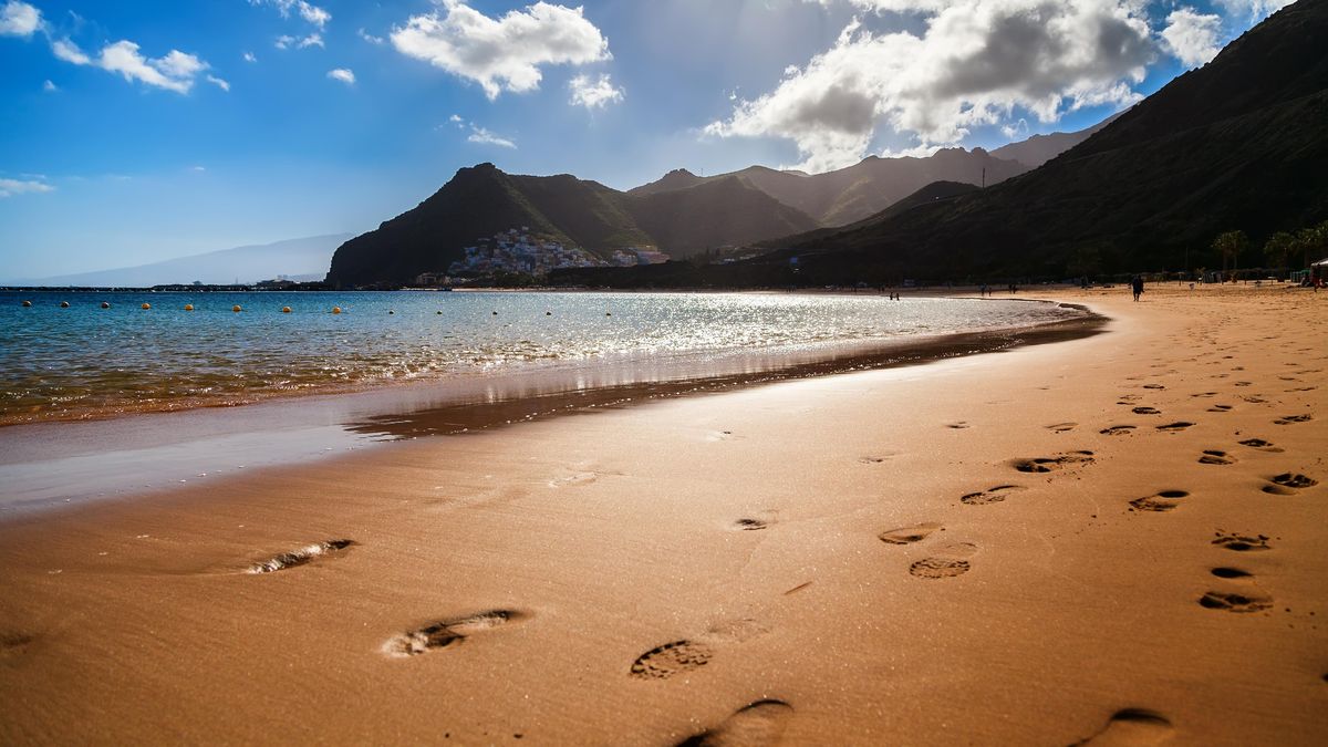 Tenerife chystá generální úklid pláží. Vyjde na skoro dvě miliardy